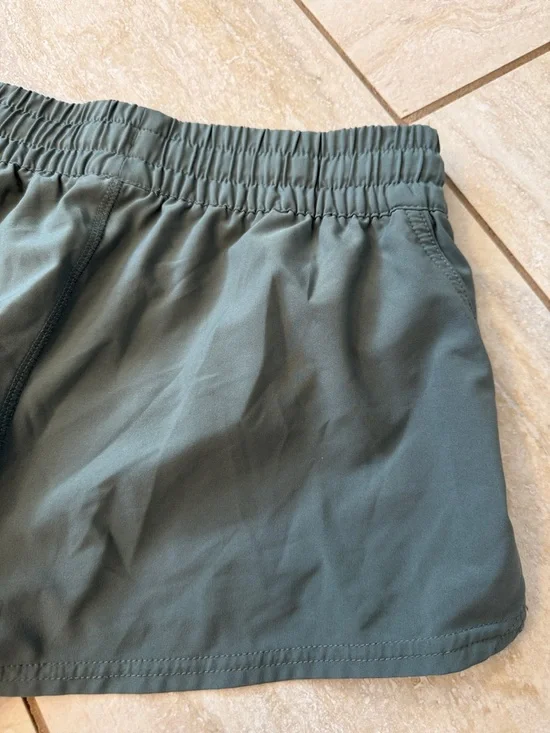 Vuori Clementine Shorts - Picture 13 of 15